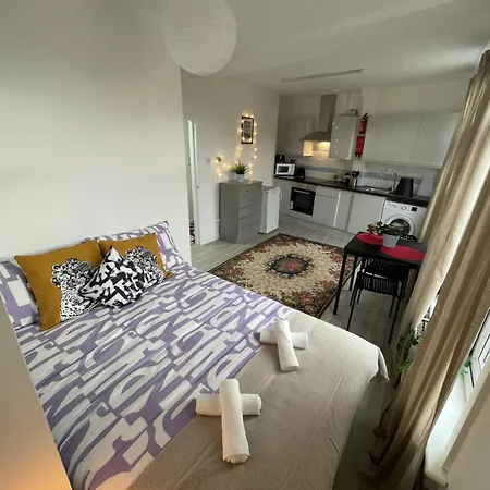 Апартаменты Luminous Family Flat Лондон Экстерьер фото