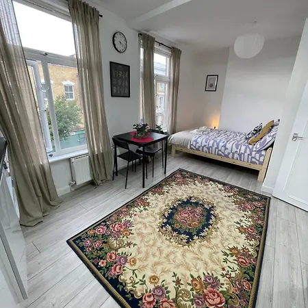 Апартаменты Luminous Family Flat Лондон Экстерьер фото